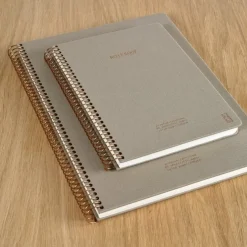 Anteckningsbok A4 linjerad spiral beige