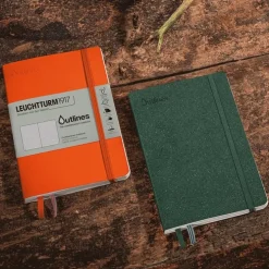 Anteckningsbok B6 Leuchtturm1917 Outlines dotted Walden Green