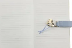 Dagbok med lås ljusblå