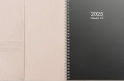 Kalender 2025 Weekly A5 beige konstläder Amelia